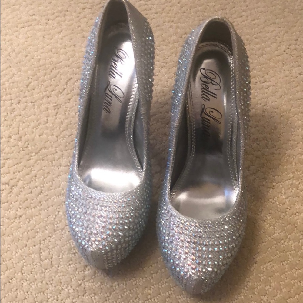 Jeweled shoes size 8